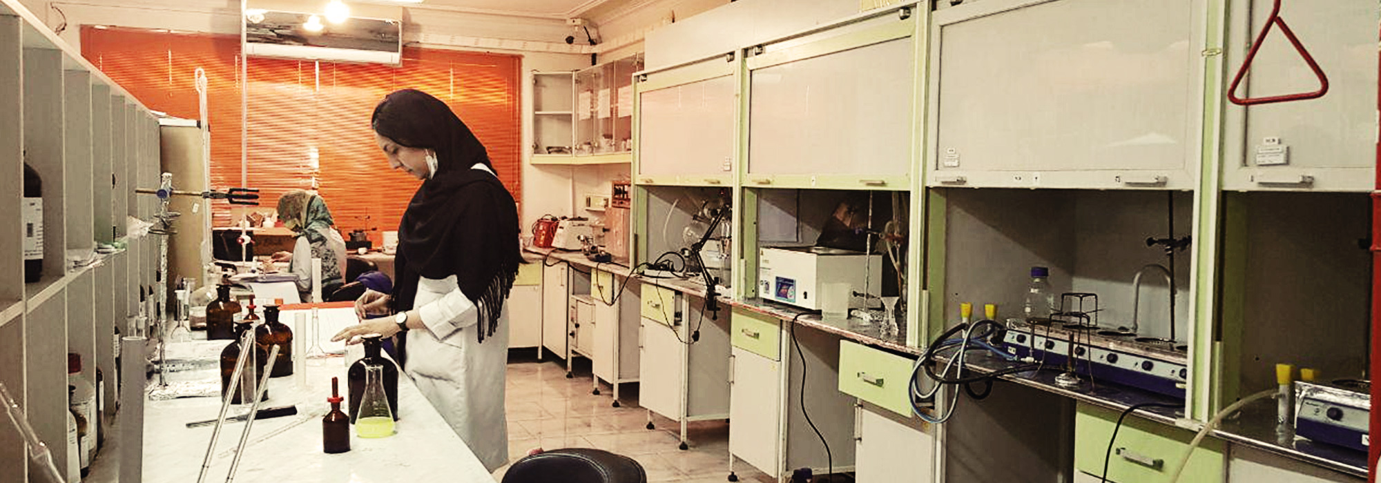 آزمایشگاه تخصصی دکتر پوراکبری,آزمایشگاه میکروبیولوژی,آزمایشگاه غذایی,آموزش میکروبی,آزمایشگاه مجاز,آموزش شیمی,