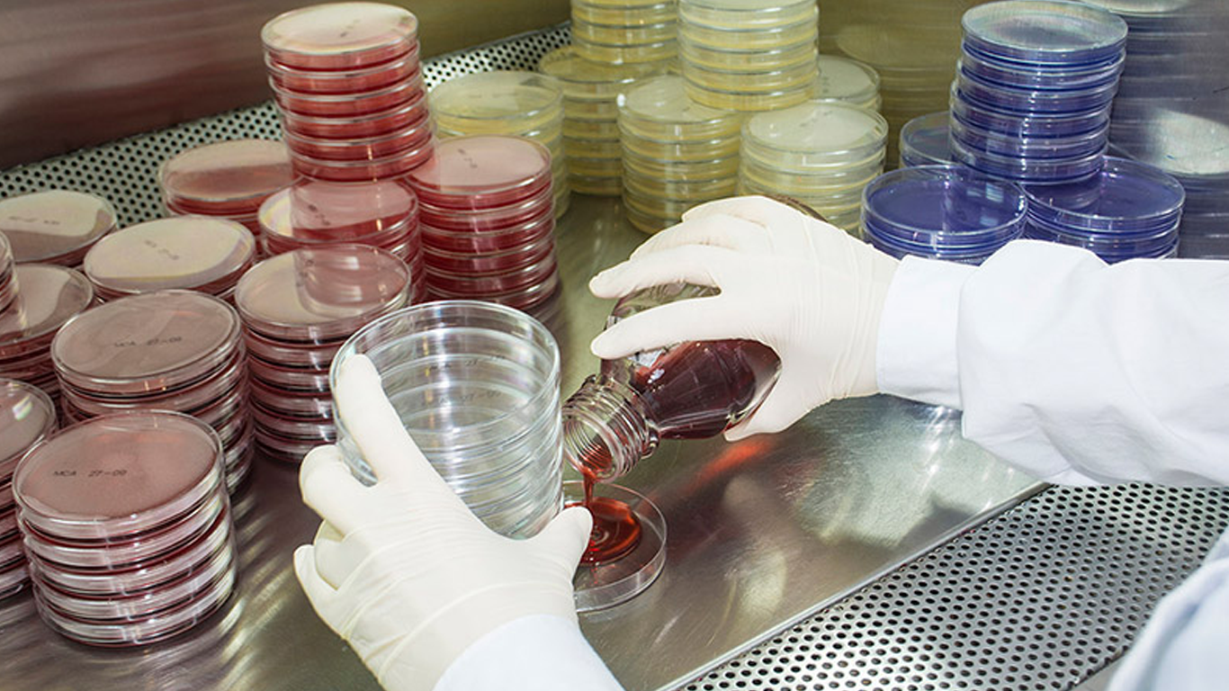 میکروبیولوژی دارویی