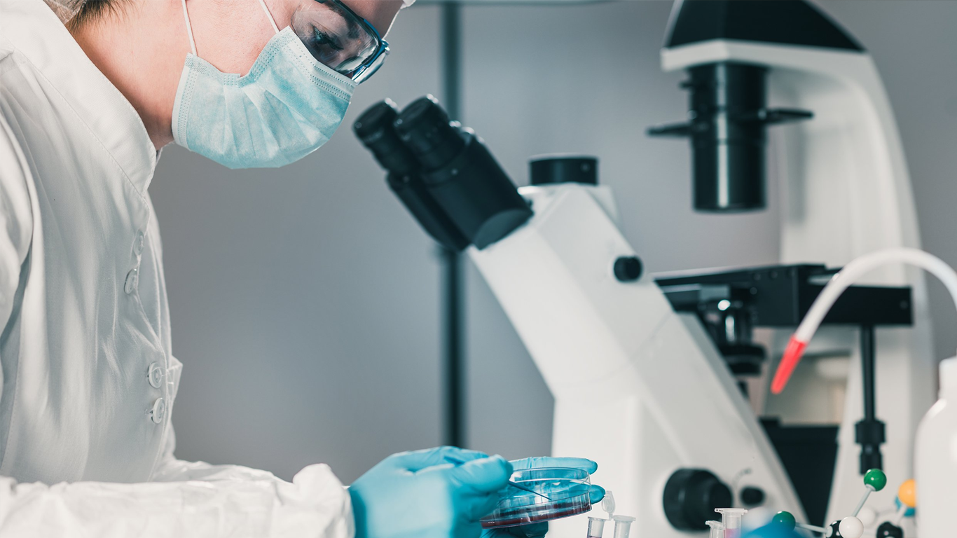 آزمایشگاه میکروبیولوژی در غرب تهران