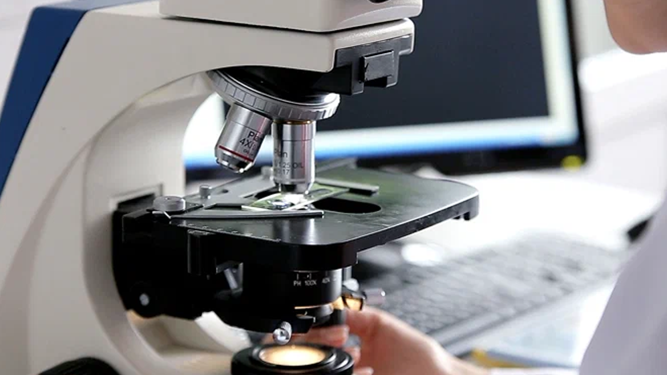 آزمایشگاه میکروبیولوژی در غرب تهران